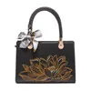 Bolsa de Mão Nova de Nicho Outono e Inverno 2025 Nova Bolsa Transversal Bordada Estilo Chinês Bolsa para Mãe Presente de Dia das Mães