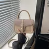 Bolsa pequena moderna e simples para mulheres, nova bolsa de ombro da moda para o verão 2026, bolsa transversal quadrada pequena elegante e casual