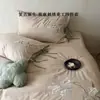 Juego de Cuatro Piezas de Algodón y Lino Bordado con Textura Suave Vintage, Estilo Chino Elegante con Lazos, Adecuado para Dormir Desnudo, Incluye Funda de Edredón, Sábana Plana y Sábana Ajustable