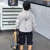 Chaqueta de Otoño para Niños 2026 Nueva Fresca y Elegante Cortavientos de Primavera y Otoño para Niños Abrigo con Capucha de Ropa Urbana de Moda para Niños