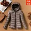 [Precio al por mayor] chaqueta ligera de plumón 2023 nueva corta con capucha moda ajustada otoño e invierno talla grande abrigo ropa de mujer