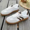 Tênis de treino alemão feminino de sola reta, novo modelo de primavera 2026 para comércio exterior, tênis esportivos versáteis de nicho, sapatos casuais brancos para mulheres, estampa de leopardo