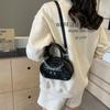 Bolso nicho de alta gama estilo occidental para mujer 2024 Nuevo Verano popular bandolera versátil bolso pequeño redondo portátil al por mayor