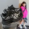 Tênis Esportivo Infantil Novo Outono 2026 para Meninas Estilo Dad Shoes Moda Solado Macio Tênis de Corrida Princesa Tendência Quente
