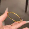 Modelo Novo de Venda Quente Transfronteiriça, Pulseira de Anel Liso Simples e Requintada em Aço Titânio para Casais, Alto Padrão, Luxo Leve, Versátil, Pulseira Totalmente com Pedras