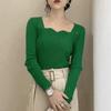 Camisa Base de Malha Slimming Verde Claro Chic Outono Onda Suave Gola Quadrada Decote Clavícula Listrada para Mulheres 2024