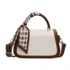 Bolso pequeño cuadrado de moda estilo coreano para mujer, nuevo modelo principios de otoño 2026, bolso de hombro moderno de bloques de color, bolso casual de alto valor para mujer