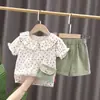 Roupa de verão para meninas, conjunto de camisa de manga curta com estampa floral pequena, nova moda infantil para tamanhos pequenos e médios, estilo western, conjunto de manga curta, comércio exterior
