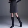 Elegante falda corta de cuadros para mujer, nueva colección otoño/invierno 2026, corte ajustado, favorecedora de la figura, versátil y que se ajusta a la cadera, falda midi