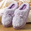Pantuflas de algodón con dibujos animados para mujer, otoño e invierno 2026, nuevo estilo invernal, de suela gruesa, forradas de felpa, cálidas y adecuadas para que las usen parejas en interiores.