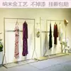 Estante de exhibición para tienda de ropa de pie para vestido de novia vestido de noche estante dorado para ropa estilo ins perchero para tienda de ropa de mujer
