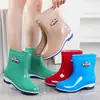 Novos sapatos aquáticos femininos, antiderrapantes e resistentes a odores, botas aquáticas de sola macia até a panturrilha, resistentes ao desgaste e impermeáveis, botas curtas para cozinha, lavagem de carro e chuva