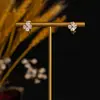 Nuevos aretes de diamante rosa en forma de corazón, elegantes y con estilo, con un diseño sofisticado y minimalista, perfectos para añadir un toque de personalidad y versatilidad a cualquier atuendo
