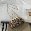 Bolsa Pelúcia Casual Grande Capacidade Estilo Coreano 2025 Feminina Corrente Estampa Leopardo Colorida Personalizada Uma Ombro Transversal Concha Bolsa de Mão