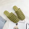 Sapatos Muller com Bico Fechado e Design Meia-Chinelo para Mulheres, Verão 2026, Sandálias Romanas Tecidas em Rede, Slip-On, Salto Baixo Vazado