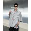 Camisa Listrada Bordada com Senso de Design de Manga Curta para Homens e Mulheres Primavera e Outono Estilo Coreano Marca de Moda Camisa com Senso de Alto Padrão Jaqueta Casual Solta