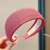 Nueva diadema de ala ancha 2026 para mujer, diseñada para levantar la línea del cabello y mantener el cabello en su lugar mientras te lavas la cara, con un estilo retro adecuado para otoño e invierno, y ofreciendo un aspecto sofisticado