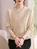 Elegante Top para Madres Colección Otoño 2026, Suéter Redondo de Punto con Flores Tridimensionales, Ropa de Punto Tallas Grandes para Mujeres de Mediana Edad y Mayores