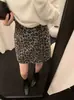 Saia Curta Justa ao Corpo, Estilo Novo Outono/Inverno 2026, para Mulheres, Petite, Cintura Alta, Anti-Exposição, Linha A, Estilo Casual, Saia