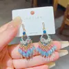 Pendientes Largos de Borla de Cristal Retro Bohemio para Mujer Atmósfera de Alto Nivel Pendientes de Botón para el Trabajo Accesorios para Orejas de Celebridad de Internet