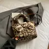 Bolsa Infantil Outono e Inverno 2025 Nova Gatinho Fofo de Pelúcia Bolsa de Balde Portátil Bolsa Transversal Delicada de Alta Qualidade Atacado