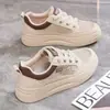 Sapatos e Roupas da Marca Bai Zhenhe 2026 Novo Verão Secagem Rápida Sapatos Brancos Pequenos Respiráveis Estilo Fino Sola Plana Versátil Casual Esportivo