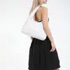 Bolsa Casual Retrô de Grande Capacidade para Mulheres 2025 Nova Popular Simples Cor Pura Estilo Estrangeiro Bolsa de Ombro Bolsa Tote Tecida