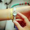 Relógio Feminino de Luxo Dourado de Alta Qualidade Novo Mais Vendido Simples Pulseira de Malha Fina Mostrador Pequeno Compacto Quartzo Relógio de Pulseira