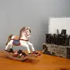 Adorno de Caballo de Madera Navideño Superventas Transfronterizo Seleccionado Cuidadosamente Artesanía Decorativa de Resina Ecológica Adorno de Decoración de Escritorio