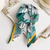 Lenço de Seda Estampado com Flores Novo de Verão Lenço de Seda Artificial Lenço Quadrado Pequeno 70cm Luxo Leve Versátil Lenço Profissional Feminino
