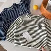 Camisa Base Bangcheng para Meninos 2026 Inverno Novo Estilo Infantil Listrada Modelagem Solta Versátil Top Camada Interna Quente para Bebê Tendência