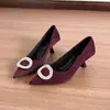 Zapatos de tacón de aguja de gamuza burdeos con punta fina para mujer, con hebilla grande adornada con diamantes, elegantes y con estilo, zapatos de salón de corte bajo para fiestas de compromiso