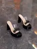 Sandálias Transparentes de Flor com Strass para Uso Externo Feminino 2026 Verão Novo Estilo Elegante Impermeável Plataforma Solado Grosso Salto Alto Slip-On