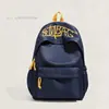 Mochila Casual Simple de Estilo Nuevo para Verano 2026 para Estudiantes, Alto Valor Estético, Gran Capacidad, Bolso Escolar con Bordado de Letras Personalizado