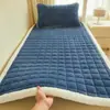 Colchón de Terciopelo de Leche Engrosado para Clase Transfronteriza en Vivo Cubierta de Cama Tatami Doméstica Colchón Plegable Individual para Siesta en Dormitorio
