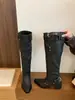 Botas longas retro de cano largo 2026 para mulheres, outono, acima do joelho, bico fino, fivela de cinto afuniladora, botas plissadas empilhadas