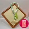 Regalo de Moda Paz y Alegría Llavero para Teléfono Móvil Colgante para Bolso Dibujo Animado Joyería Creativa Set de Caja de Regalo de Gama Alta