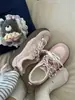 Zapatos Blancos de Nuevo Estilo Primavera 2026 con Malla Transpirable, Tenis Deportivos Casuales, Zapatos de Entrenamiento Alemanes Versátiles y de Moda Antideslizantes para Mujer