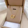 [Acero de titanio de cuerpo completo] collar de doble aro totalmente de diamante de oro real en estilo minimalista horno de aire cadena de clavícula femenina accesorios de red roja