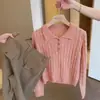 Cárdigan de punto largo de manga larga color caqui estilo 'old money' para mujer, una prenda exterior chic y elegante perfecta para principios de otoño, un top de belleza única
