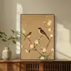 Alegre y edificante, este arte de pared estético estilo Dinastía Song es perfecto para decorar salas de estar y salones de té chinos modernos.. Presenta pinturas de seda con un motivo floral y de aves inspirado en el Zen