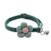 Collar de flor tejida para mascotas, collar con cascabel para gatos, collar de cuello de felpa suave y lindo para gatos, collar decorativo para perros pequeños