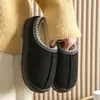 Pantuflas de algodón al por mayor para mujer, cálidas para uso en casa, nuevo modelo 2026, pantuflas de felpa antideslizantes para mujer para uso interior en invierno