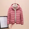 Chaqueta de plumas europea para mujer 2026 Nuevo estilo corto Ligera Engrosada Cálida Ajuste ceñido Estilo coreano Relleno de pato blanco Abrigo de moda