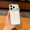Adecuado para iPhone 17 Pro Max, funda de teléfono con pintura metálica corrugada, funda rígida anti-caídas rayada Apple 16 con botones metálicos