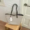 Bolsa Tote de Lona Versátil 2026 Outono Nova para o Trabalho Grande Capacidade Portátil para Passeios Bolsa Tote de Ombro Único