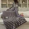 Cálida y acogedora_Suave y esponjosa_Manta de forro polar de doble cara engrosada estilo ins de invierno manta Manta cubrecama de terciopelo de partícula de nieve
