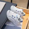 Tênis Esportivo Feminino 2025 Primavera/Outono Novo Infantil Respirável Versátil Tênis de Corrida Masculino Antiderrapante Sapatos de Pai Sapatos Casuais