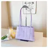 Bolsa Feminina Grande Capacidade Design de Nicho Fio Bordado Outono e Inverno Nova Bolsa Tote Moda Versátil Bolsa de Ombro