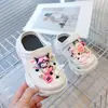 Zapatos Perforados de Primavera, Verano y Otoño con Lindos Conejitos, Kuromi y Cinnamoroll, Presentando una Variedad de Elementos, Cómodos Zapatos Doble Uso para Niños